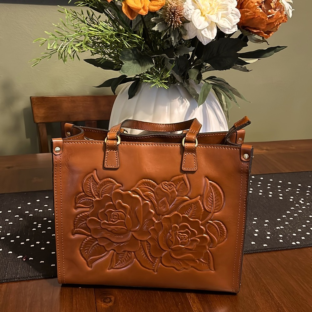 Patricia Nash Ava Tote Rose Tooled Tan NWT Beautiful